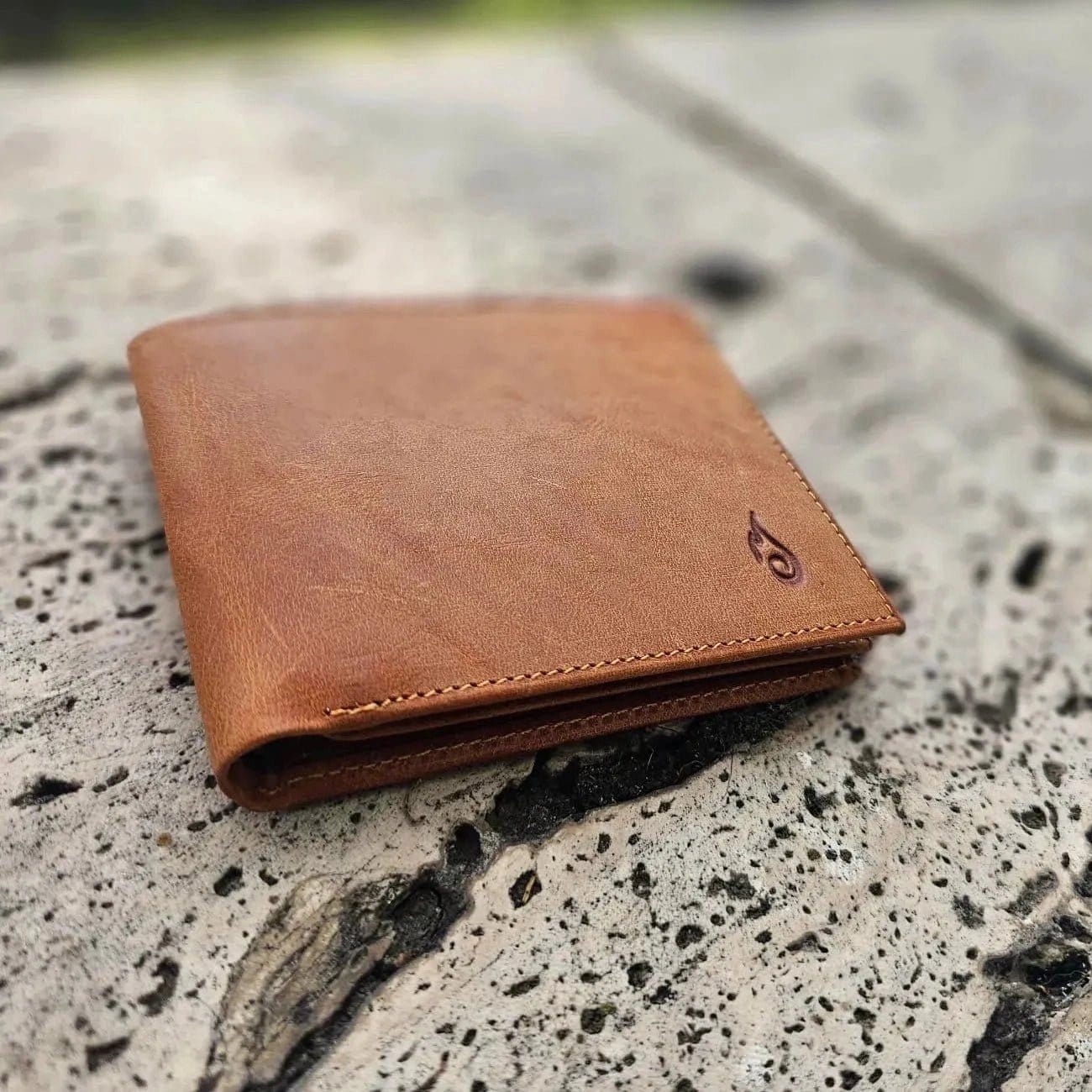 Ignis Craft Bifold Leather Wallet | Soloist Amber